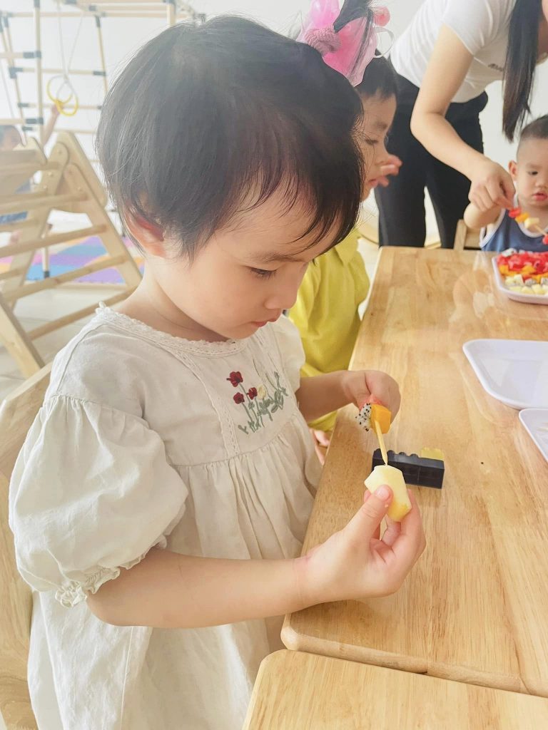 trẻ tại Sun Kindergarten Montessori 