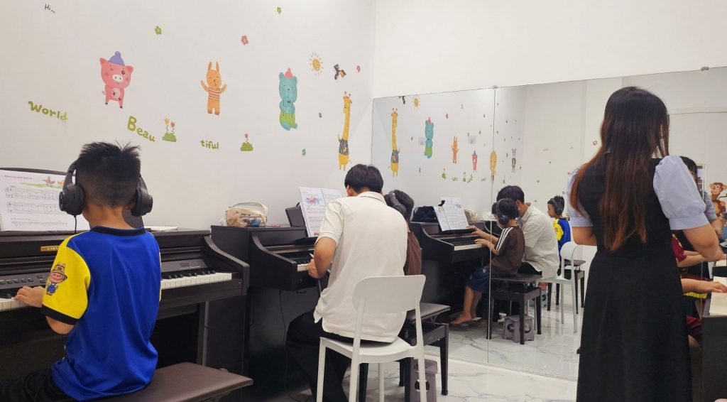 Giáo viện tại Trung tâm Âm nhạc Sonata Piano